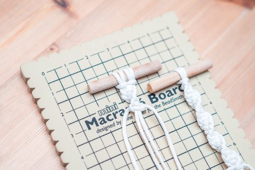 Návod na výrobu základního uzle - spirálový uzel