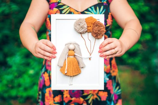 Návod na výrobu macramé panenky s balónky