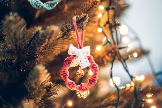 Návod na výrobu macramé ozdoby s rolničkou