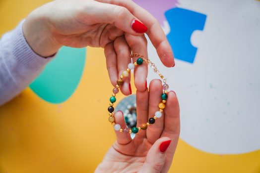 Návod na výrobu podzimního náramku z minerálů