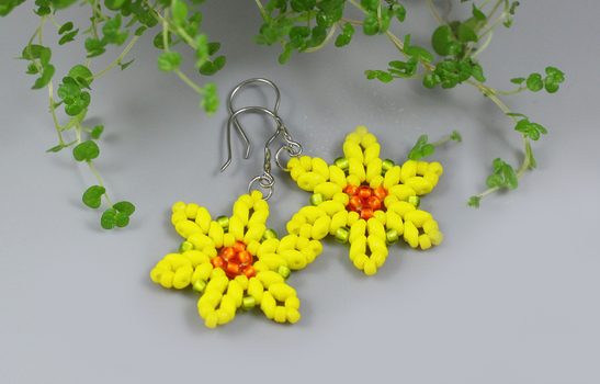 Návod na výrobu jarních náušnic s prvosenkou