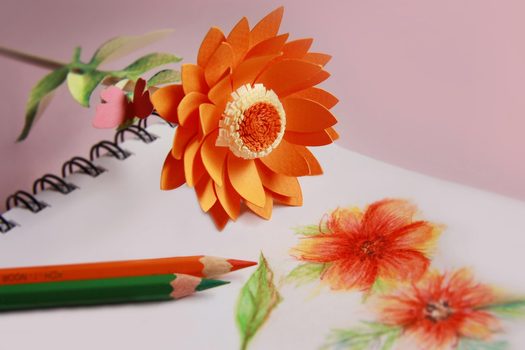 Návod na výrobu papírové květiny - oranžová gerbera
