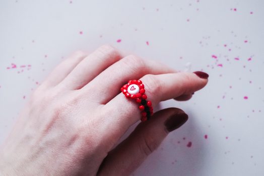 Korálkový prstýnek se srdíčkem