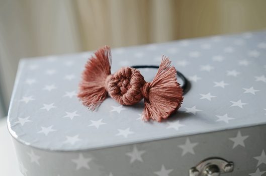 Návod na výrobu macramé gumičky - bonbon