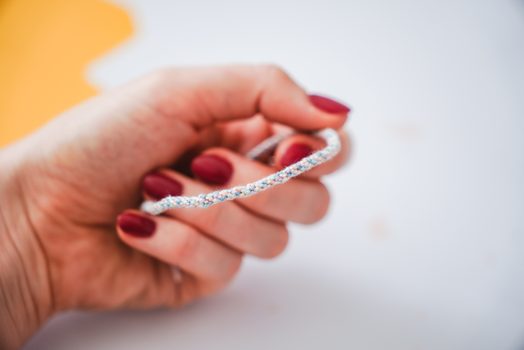 Náramek přátelství z bavlnek