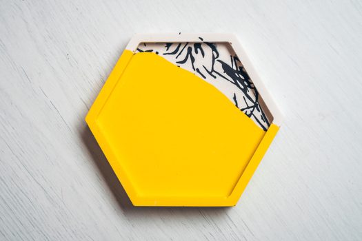 Návod na výrobu Jesmonite hexagonovýho podtácku s color blocking