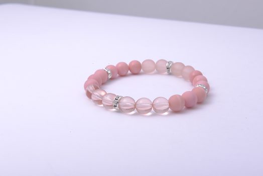 Návod na výrobu pastelově růžového náramku