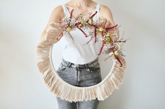 Návod na výrobu macramé věnce se sušeným kvítím