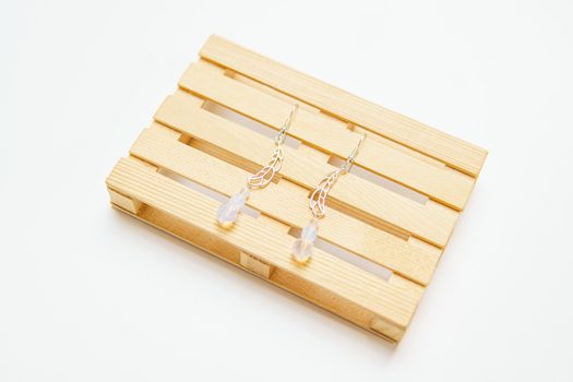 Návod na výrobu náušnic s Amoracast peříčky