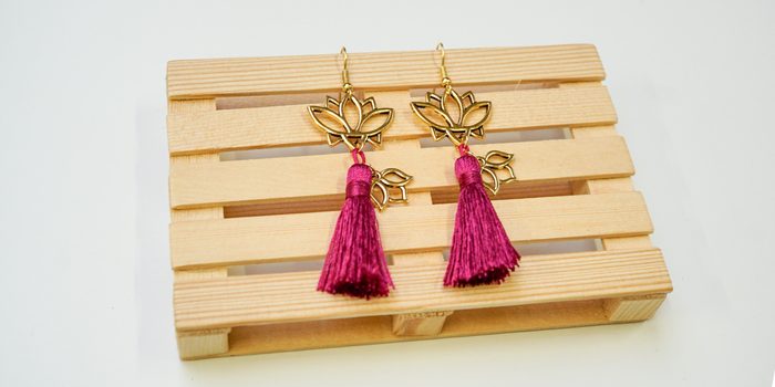 Návod na výrobu náušnic s lotusy a střapcem