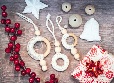 Návod na výrobu macramé ozdoby na dřevěném kroužku