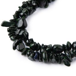 Úlomky minerálu zelený živec 80cm