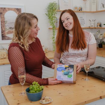 Manumi kreativní sada na výrobu přívěsků z křišťálové pryskyřice s motivy písmenek a číslic