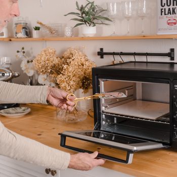 Manumi kreativní sada na výrobu přívěsků z křišťálové pryskyřice s motivy písmenek a číslic