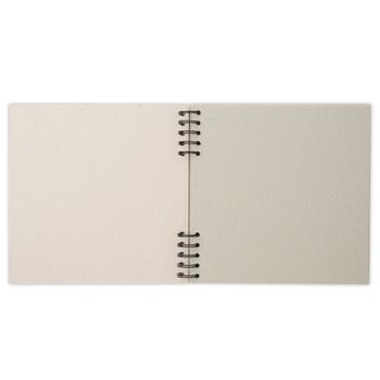 Album pentru scrapbook cu îmbinare pe înălțime 12 coli 22x22cm de culoare naturală 600g/m²