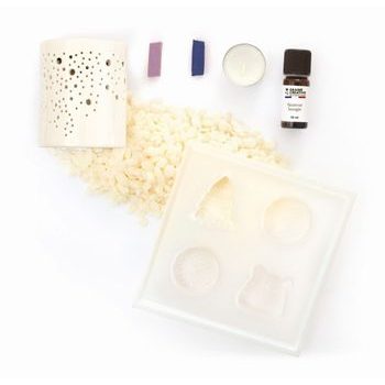Scented wax melts kit with a winter-themed aroma lamp