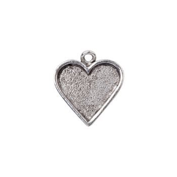 Nunn Design pendant with a setting small heart 18x6mm silver-plated