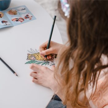 Manumi kreativní sada na výrobu přívěsků z křišťálové pryskyřice s motivy písmenek a číslic