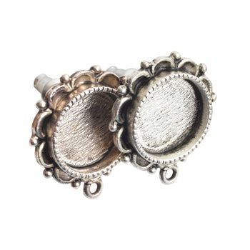 Nunn Design náušnicové puzety s kulatými lůžky květy s ověsem 22x18,5mm postříbřené