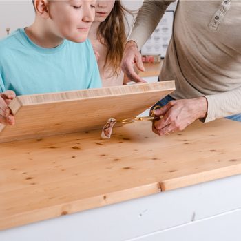 Manumi kreativní sada na výrobu přívěsků z křišťálové pryskyřice s motivy písmenek a číslic