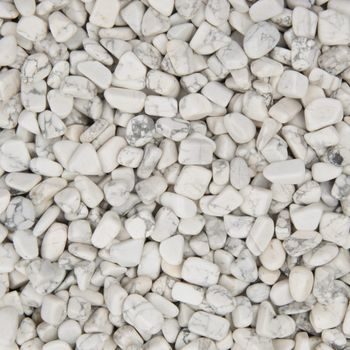 Tumbled mineral white howlite 8-12mm 100g