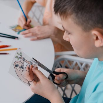 Manumi kreativní sada na výrobu přívěsků z křišťálové pryskyřice s motivy písmenek a číslic