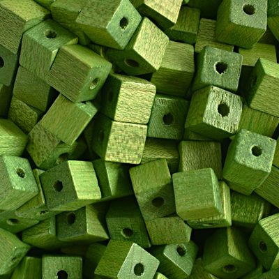 Dřevěné korálky kostka 6x6mm tmavě zelená