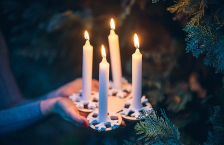 Návod na výrobu adventního věnece s vločkami ze samotvrdnoucí hmoty