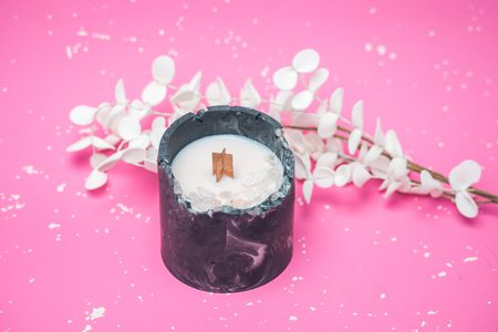 Návod na výrobu svíčky v Jesmonite kelímku s krystaly