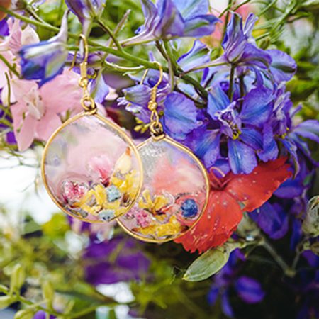 Inšpirácia za plotom – Kytky od potoka