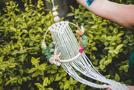 Návod na výrobu macramé lapače snů se sušenými květinami