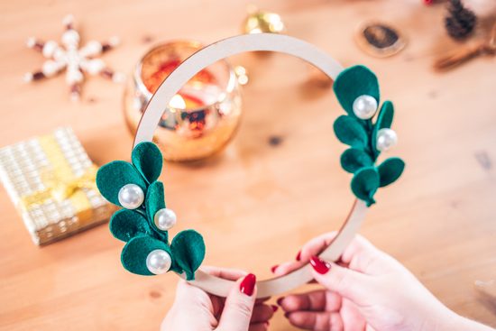 Návod na výrobu věnečku s filcovým jmelím