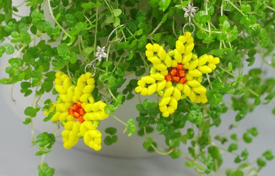 Návod na výrobu jarních náušnic s prvosenkou