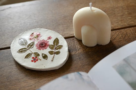 Návod na výrobu květinové podložky s vonnou svíčkou