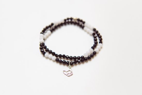 Návod na výrobu wrap náramku s buldočkem Amoracast