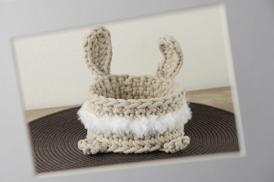 Návod na výrobu háčkovaného košíku - králíček