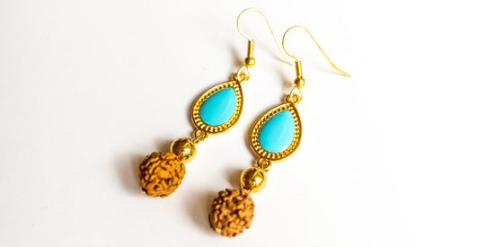 Návod na výrobu OmegaCast náušnic s rudrakshou