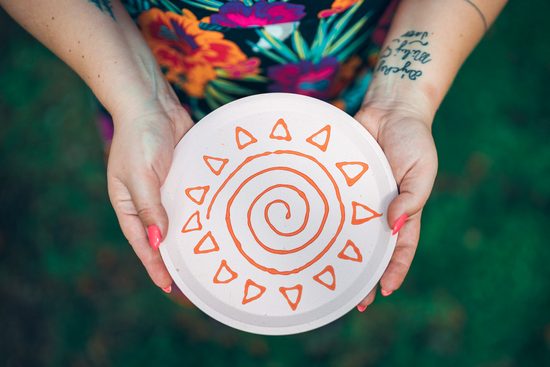 Návod na výrobu Jesmonite podtácku se sluníčkem