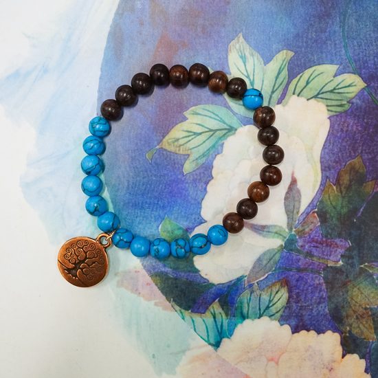 Návod na výrobu náramku se santalovým dřevem a howlitem