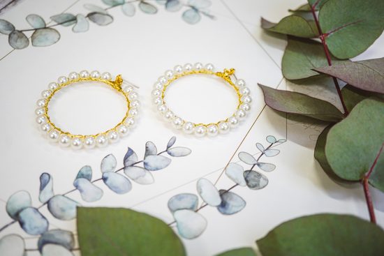 Návod na výrobu kruhových náušnic s perlami