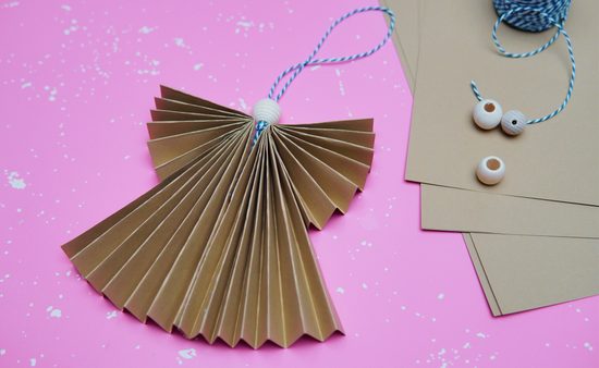 Návod na výrobu vánočního papírového andělíčka