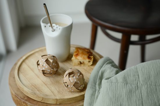 Návod na výrobu papírové koule