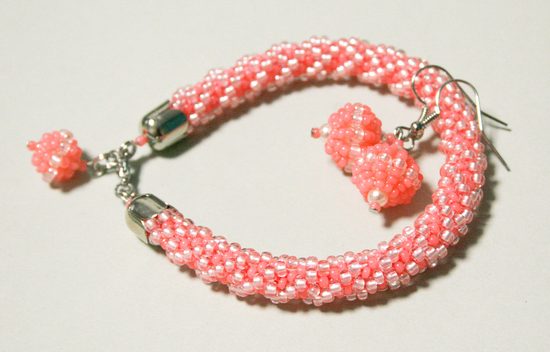 Návod na výrobu růžových sladkých náušnic