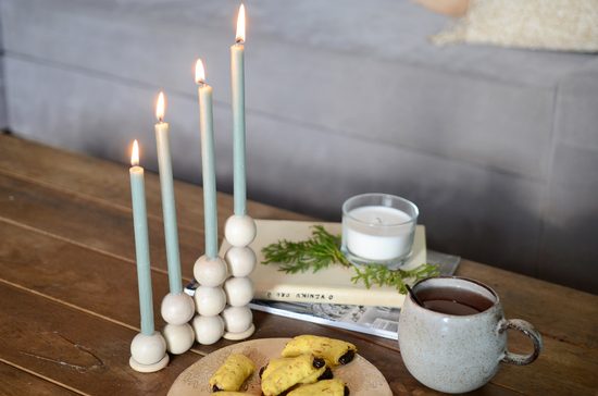 Návod na výrobu adventního svícnu ze surových korálků