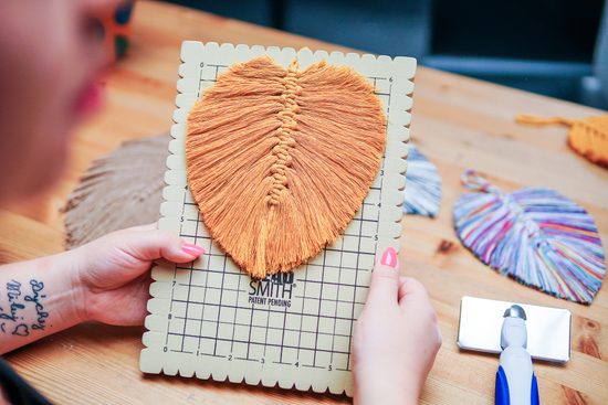 Návod na výrobu macramé lístečku/pírka