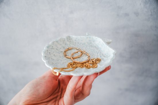 Návod na výrobu Jesmonite podtácku ve tvaru mušle