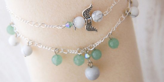 Minerálový náramek s andílkem