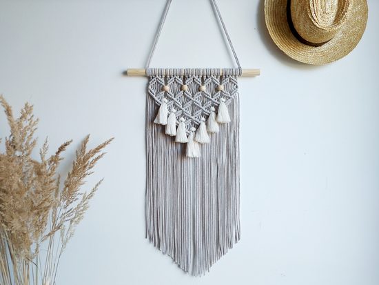 Návod na výrobu béžového macramé se střapci