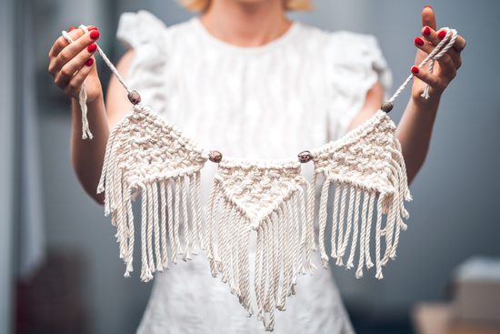 Návod na výrobu macramé trojúhelníkového závěsu