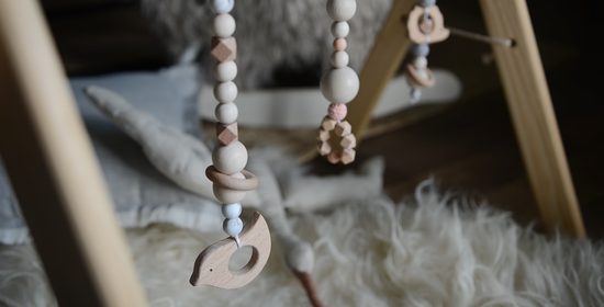 Návod na výrobu hračky na hrazdičku – ptáček